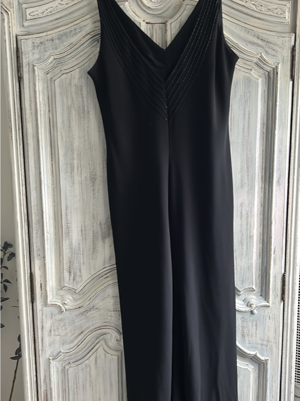 Jones New York Sleek Black V-neck maxi dress
